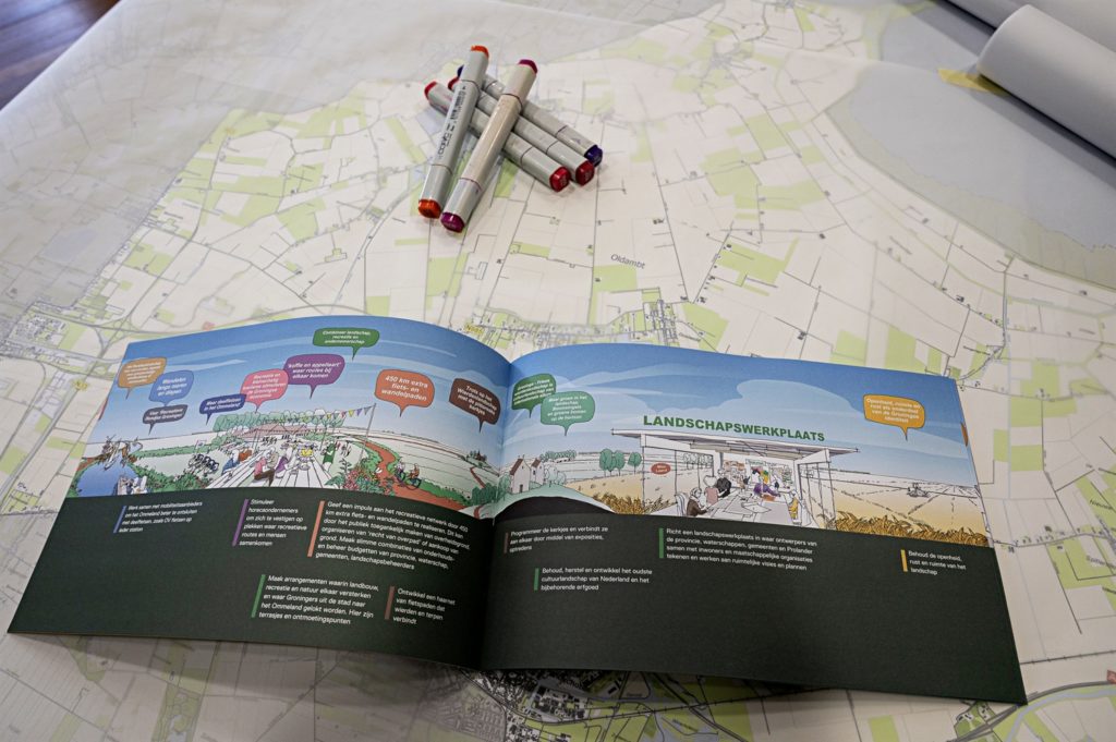 Een opengeslagen boekje waarop twee pagina's te zien zijn met illustraties en teksten over de ideeen van de Landschapswerkplaats.